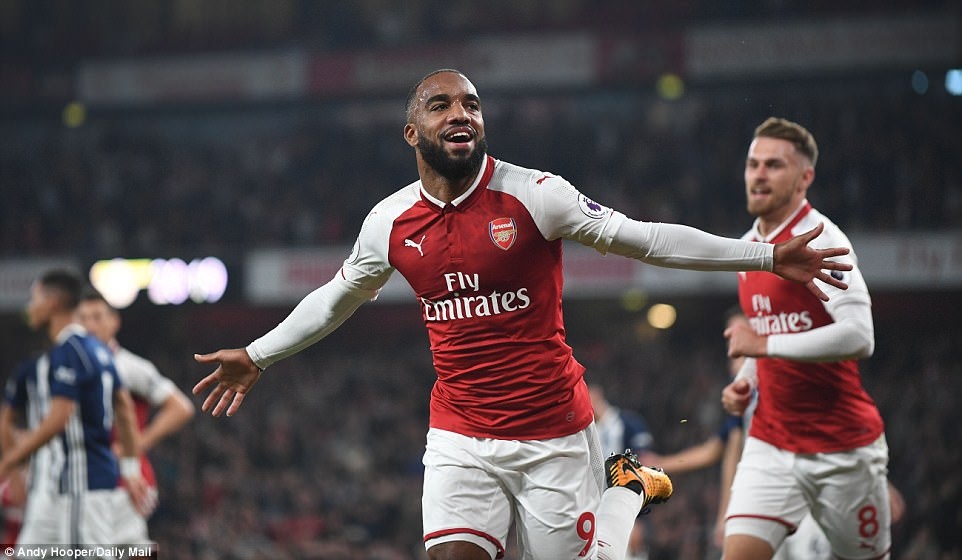 Lacazette lap cu dup cho Arsenal anh 2