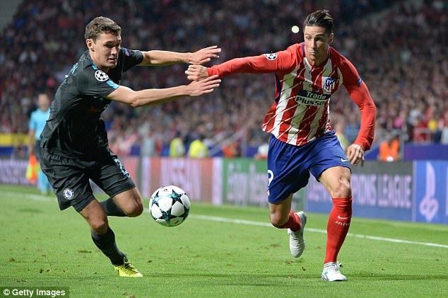 Torres,  Costa chup cung Batshuayi anh 8