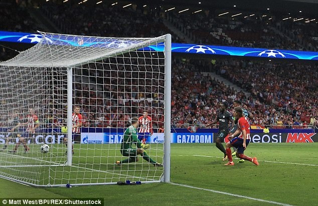 Torres,  Costa chup cung Batshuayi anh 3