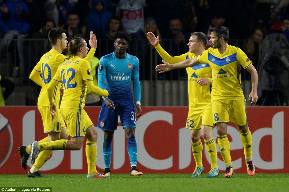 Arsenal choi thang hoa o Europa League anh 9