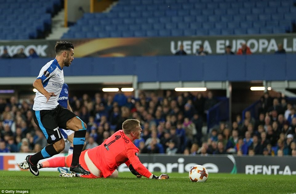 Rooney trung phat sai lam cua doi phuong anh 2