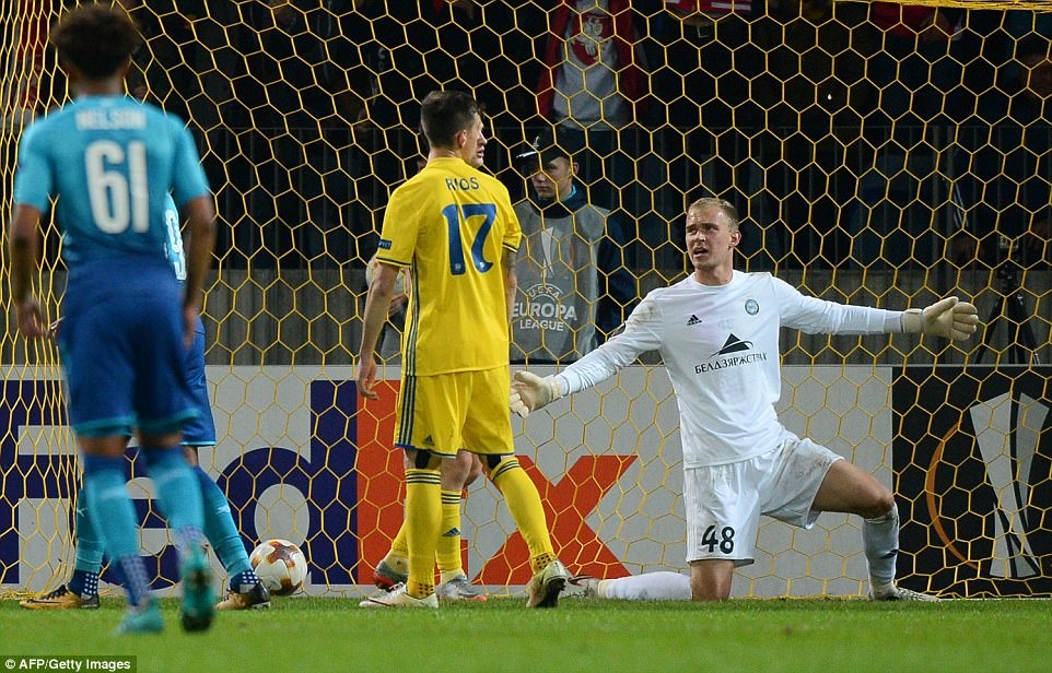 Arsenal choi thang hoa o Europa League anh 3