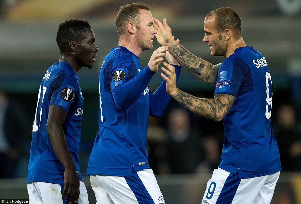 Rooney trung phat sai lam cua doi phuong anh 5