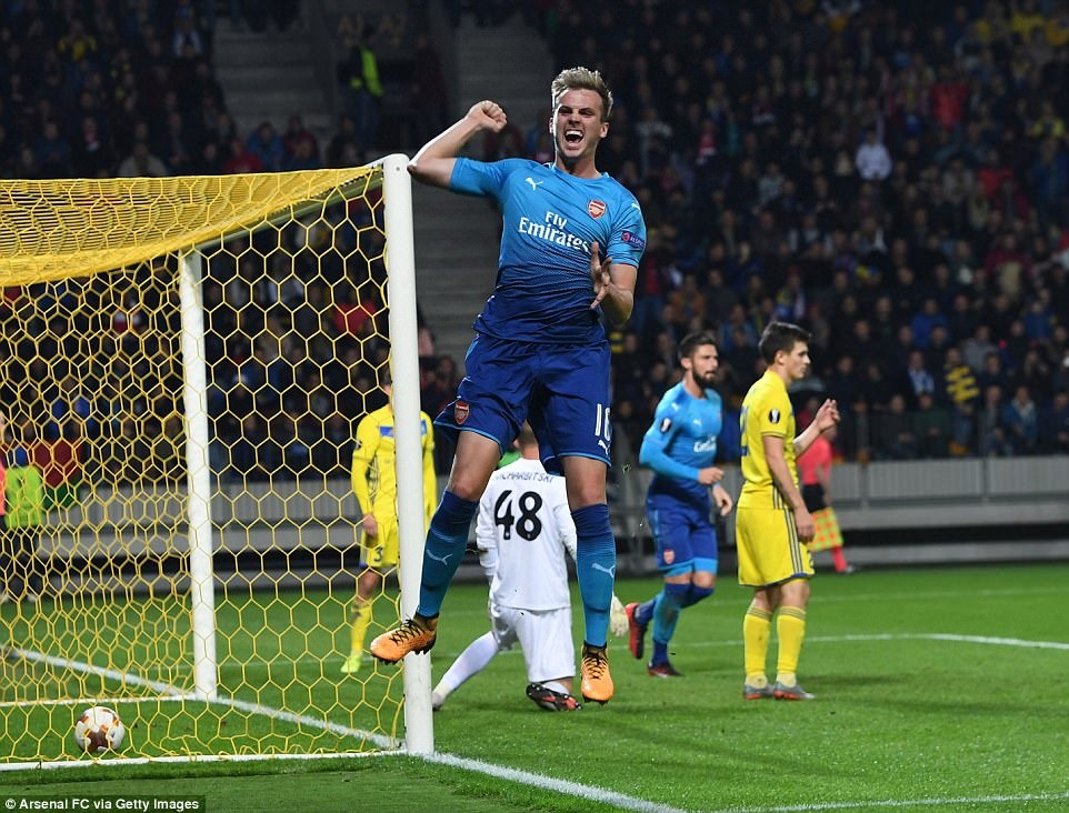 Arsenal choi thang hoa o Europa League anh 5