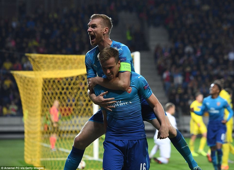 Arsenal choi thang hoa o Europa League anh 6