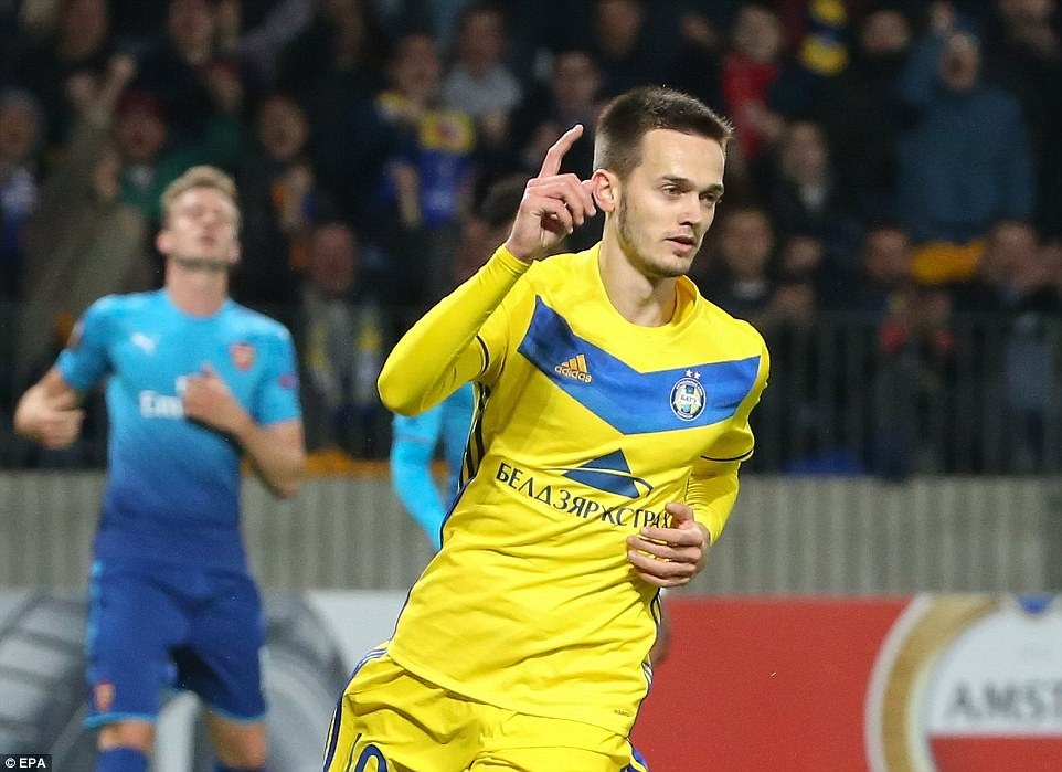 Arsenal choi thang hoa o Europa League anh 7