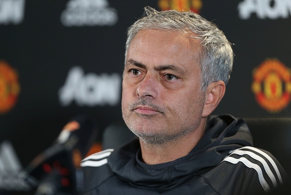 MU nhiệt tình chụp ảnh cùng fan ảnh 7 MU nhiet tinh chup anh cung fan anh 7