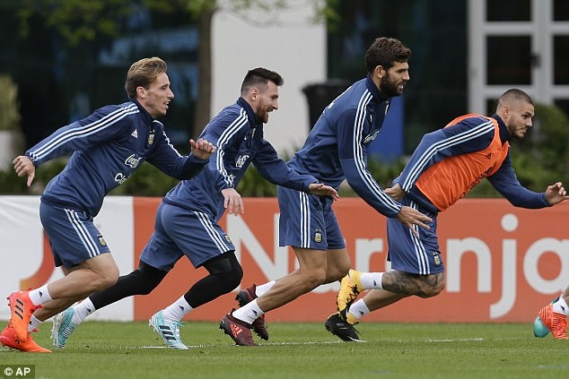 Messi tich cuc tap luyen anh 6