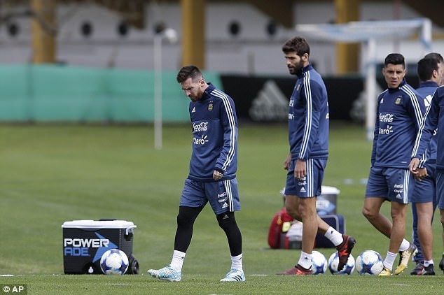 Messi tich cuc tap luyen anh 8