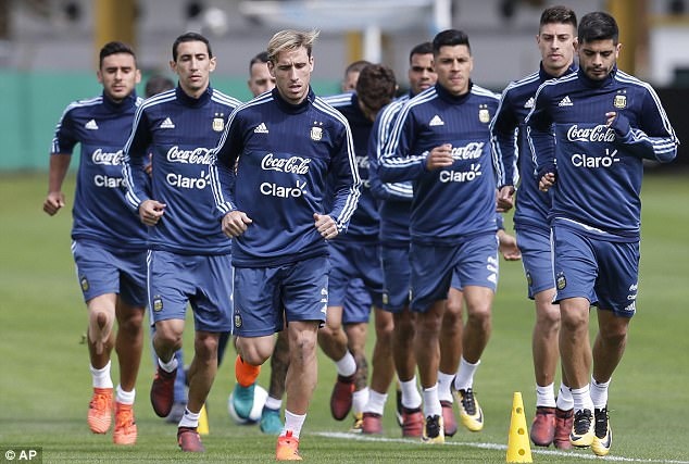 Messi tich cuc tap luyen anh 2