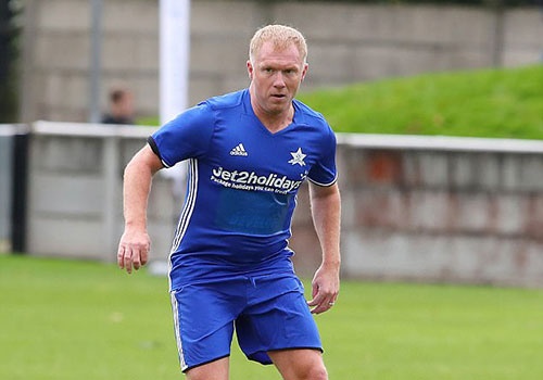 Huyen thoai Paul Scholes tro lai san co, 'xau kim' doi thu hinh anh