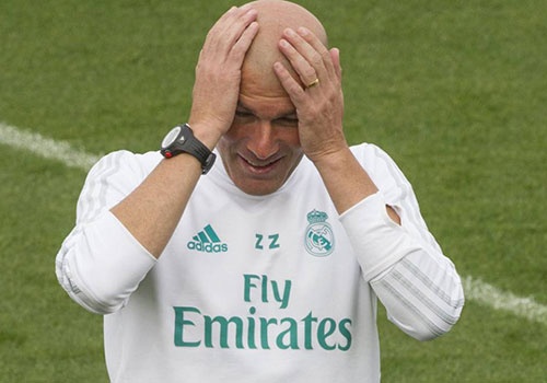 HLV Zidane dau dau xoay tua doi hinh Real hinh anh