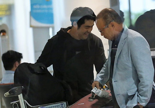 HLV Park Hang-seo va Luong Xuan Truong co chung nguoi dai dien hinh anh