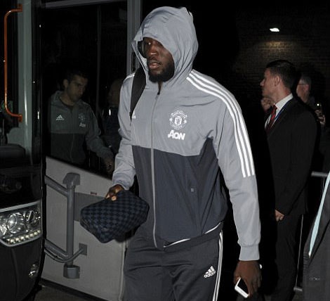 Thay tro Mourinho lang le den Liverpool anh 2