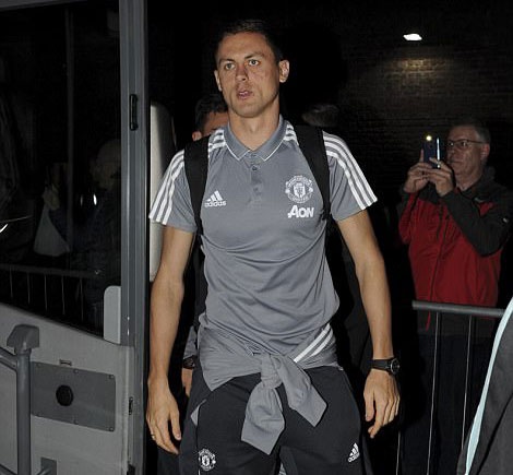 Thay tro Mourinho lang le den Liverpool anh 3