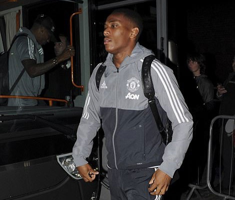 Thay tro Mourinho lang le den Liverpool anh 5