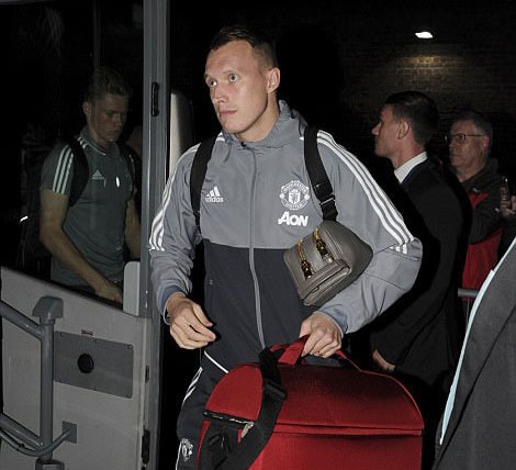 Thay tro Mourinho lang le den Liverpool anh 9