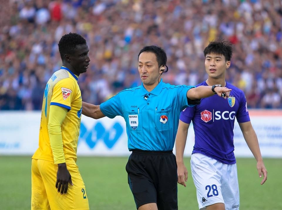 Van Quyet giup CLB Ha Noi hoa kich tinh 3-3 truoc doi Thanh Hoa hinh anh