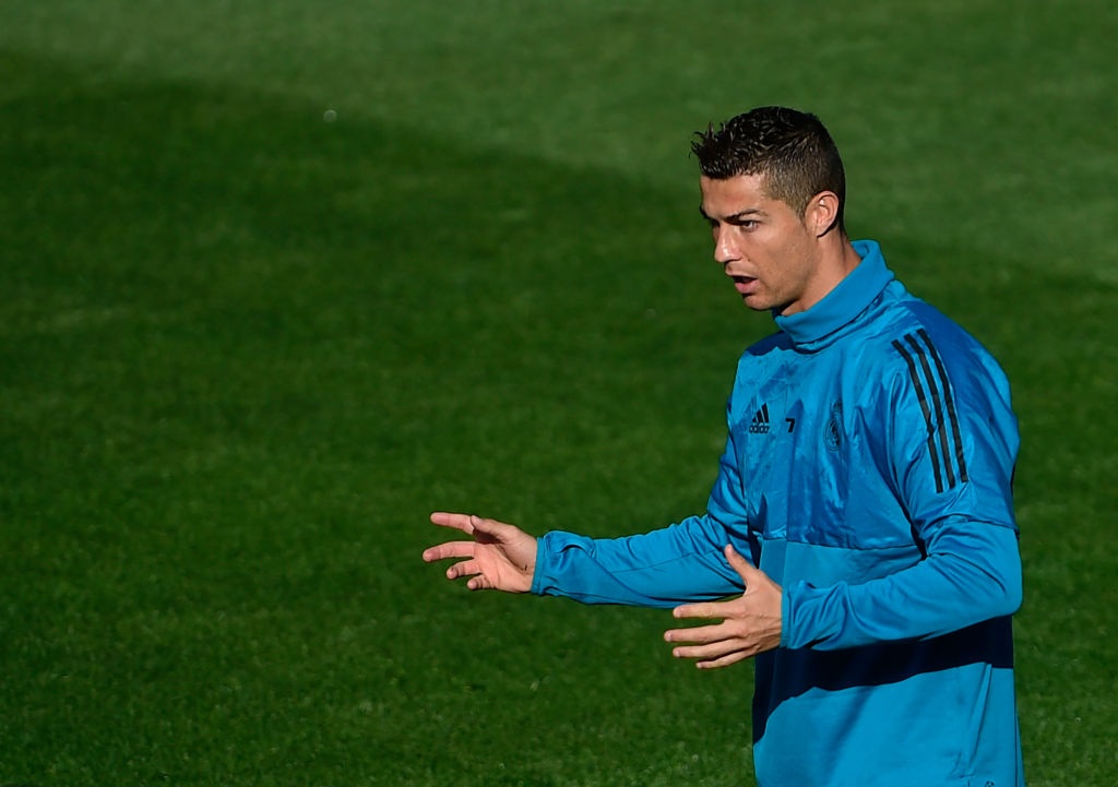 Ronaldo hao hung tap cung Benzema anh 5