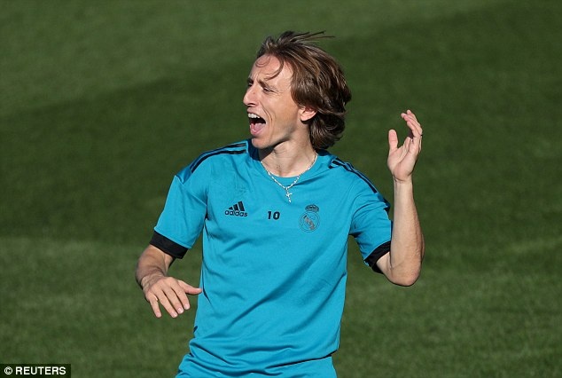 Ronaldo hao hung tap cung Benzema anh 7