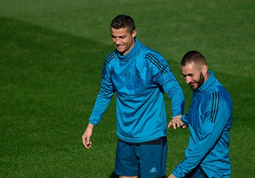 Ronaldo va Benzema hao hung chuan bi gap Tottenham hinh anh