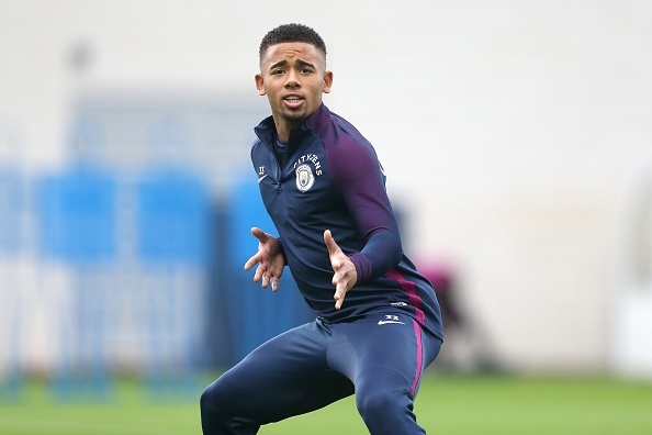 Man City nắm tay nhau dùng đầu chuyền bóng ảnh 9 Man City nam tay nhau dung dau chuyen bong anh 9