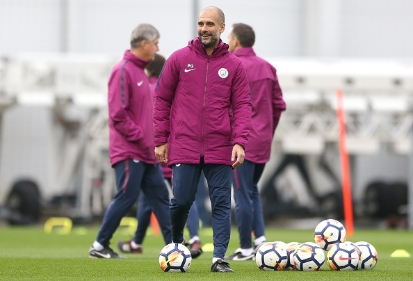 Man City nắm tay nhau dùng đầu chuyền bóng ảnh 5 Man City nam tay nhau dung dau chuyen bong anh 5