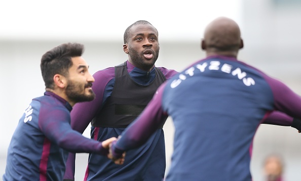 Man City nắm tay nhau dùng đầu chuyền bóng ảnh 6 Man City nam tay nhau dung dau chuyen bong anh 6