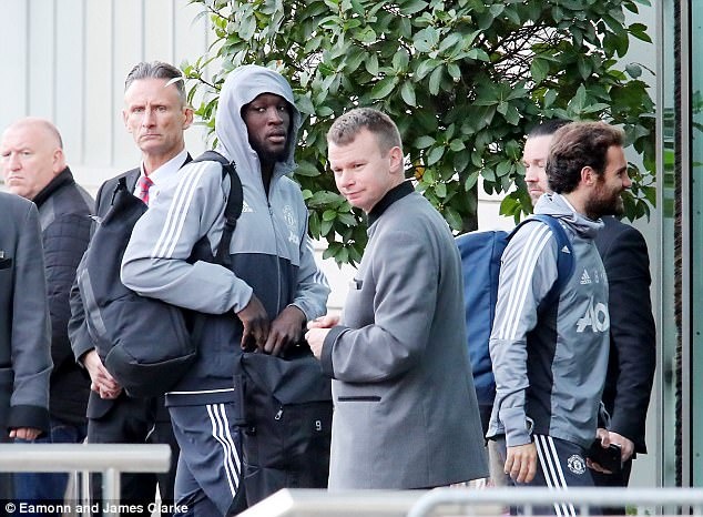 Rooney den khach san truoc doi cu MU anh 4