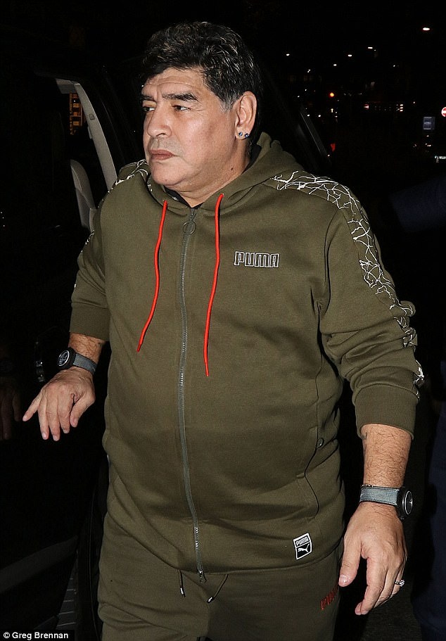 Diego Maradona đi ăn cùng bạn gái ảnh 4 Diego Maradona di an cung ban gai anh 4