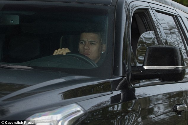 Mkhitaryan lái Lamborghini đến sân tập ảnh 5 Mkhitaryan lai Lamborghini den san tap anh 5