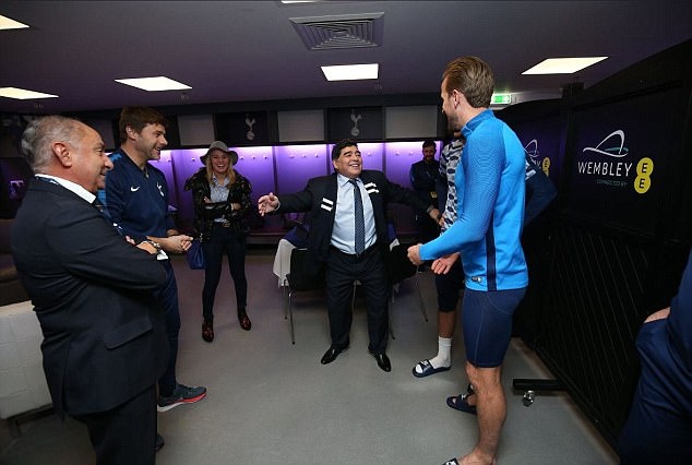 Diego Maradona đi ăn cùng bạn gái ảnh 5 Diego Maradona di an cung ban gai anh 5