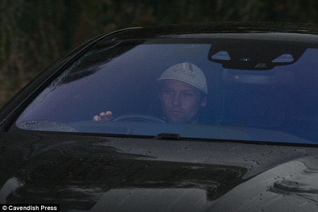 Mkhitaryan lái Lamborghini đến sân tập ảnh 6 Mkhitaryan lai Lamborghini den san tap anh 6