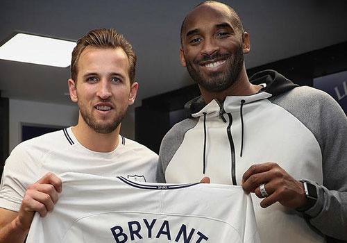 'Kane co the dat dang cap cua Ronaldo va Messi' hinh anh