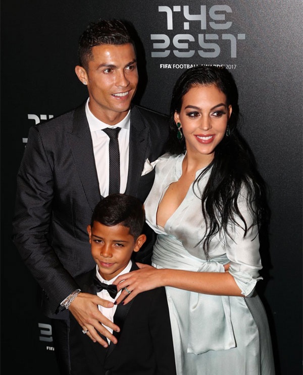 Nhung bong hong trong buoi vinh danh Ronaldo anh 1