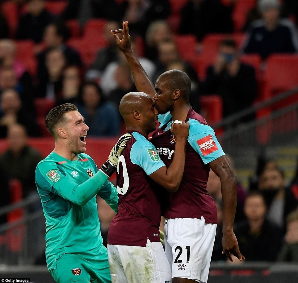 Tottenham thua ngược West Ham 2-3 ảnh 1 Tottenham thua nguoc West Ham 2-3 anh 1