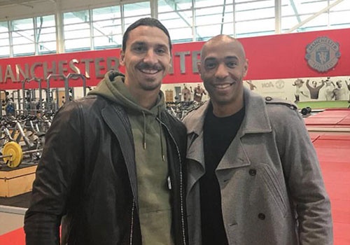 Tien dao lung danh Henry den MU, khoe anh chup cung Ibra hinh anh