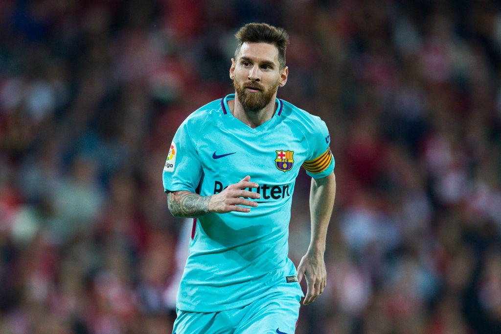 Messi trông mệt mỏi khi đến Hy Lạp ảnh 5 Messi trong met moi khi den Hy Lap anh 5