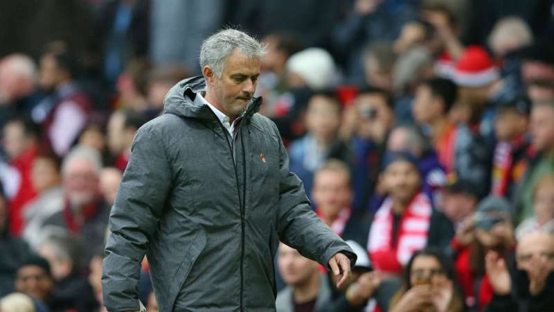 Mourinho chap nhan bi CDV MU la o anh 1