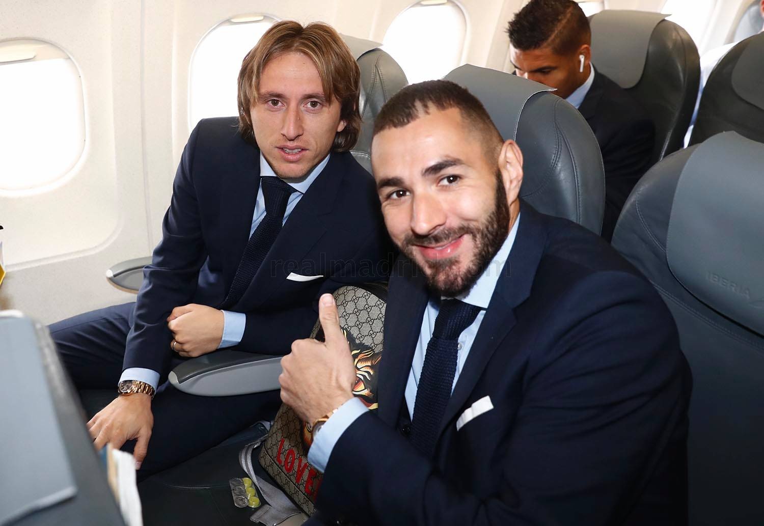 Ronaldo vui vẻ lên đường đá Champions League ảnh 4 Ronaldo vui ve len duong da Champions League anh 4