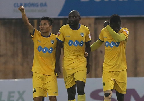 Sut hong 11 m phut 90, CLB Thanh Hoa hoa tiec nuoi truoc Binh Duong hinh anh