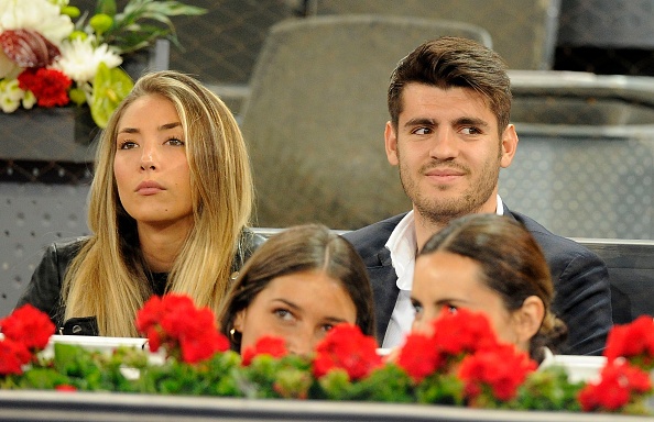 Morata dang anh lang man ben vo anh 4