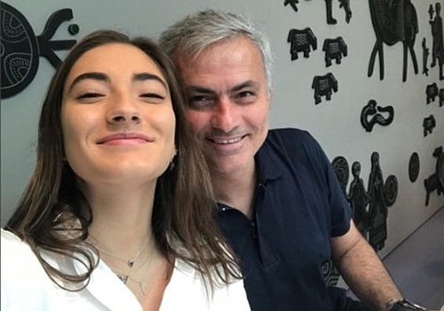 HLV Mourinho hanh phuc mung sinh nhat con gai hinh anh