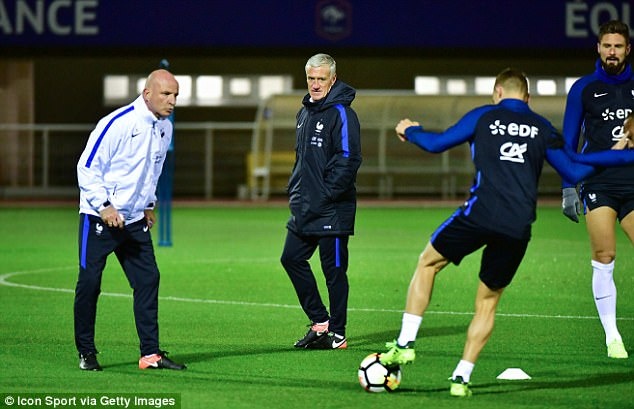 Giroud đen đủi khi trở lại tuyển Pháp ảnh 9 Giroud den dui khi tro lai tuyen Phap anh 9