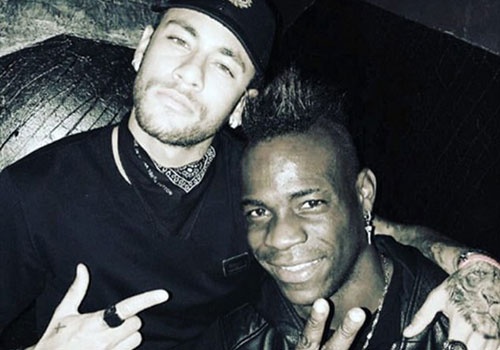 Mario Balotelli dem niem vui bat ngo cho Neymar hinh anh