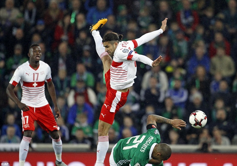 Trong tai giup Thuy Si cham ve World Cup anh 2