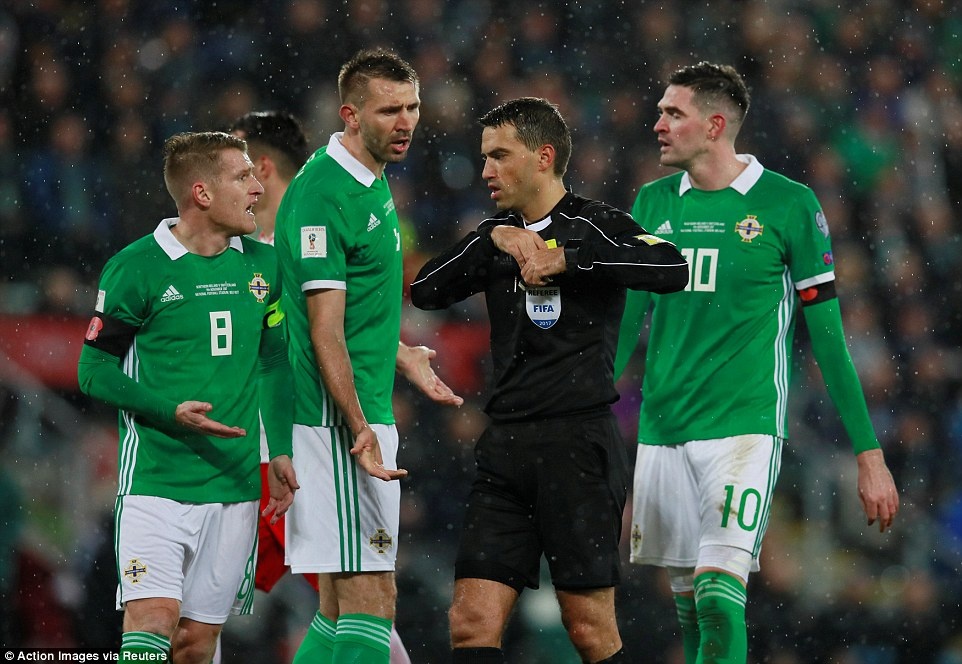 Trong tai giup Thuy Si cham ve World Cup anh 4