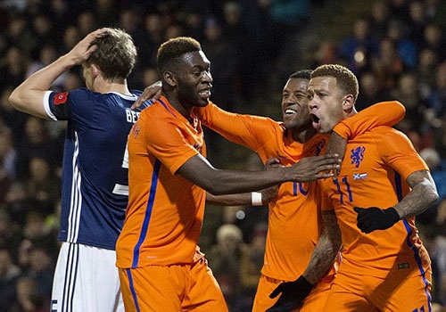 Cuu tien dao MU ghi ban, Ha Lan vuot qua Scotland 1-0 hinh anh