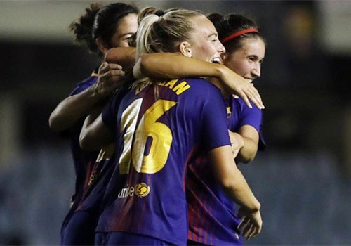 Doi mat khung thanh trong, 3 nu cau thu khong the sut tung luoi Barca hinh anh