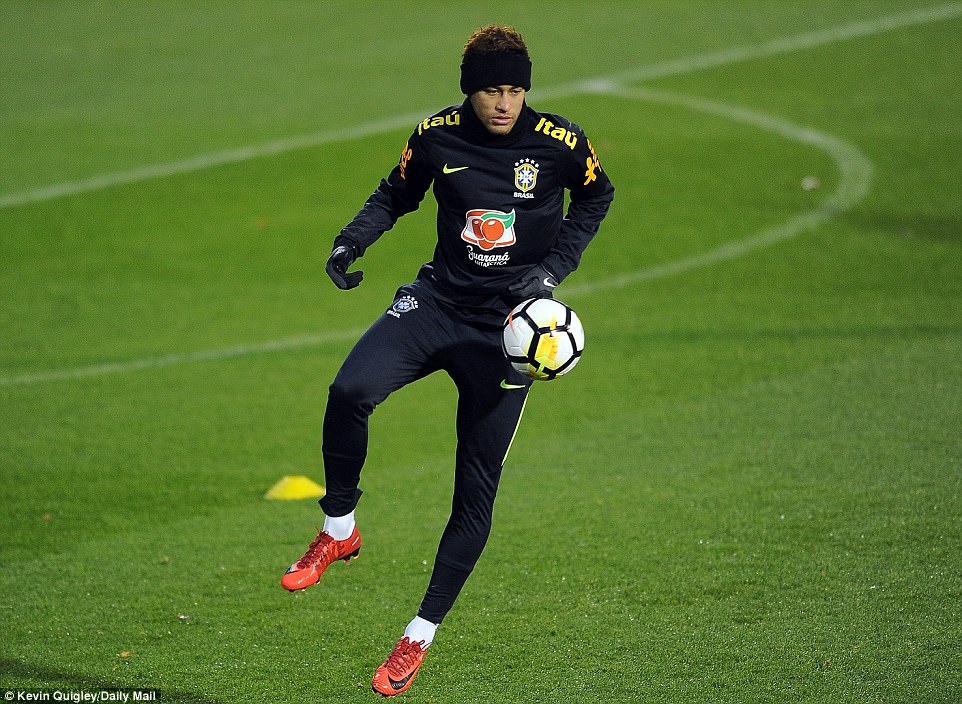 Neymar trở lại tập luyện sau vụ khóc ảnh 5 Neymar tro lai tap luyen sau vu khoc anh 5